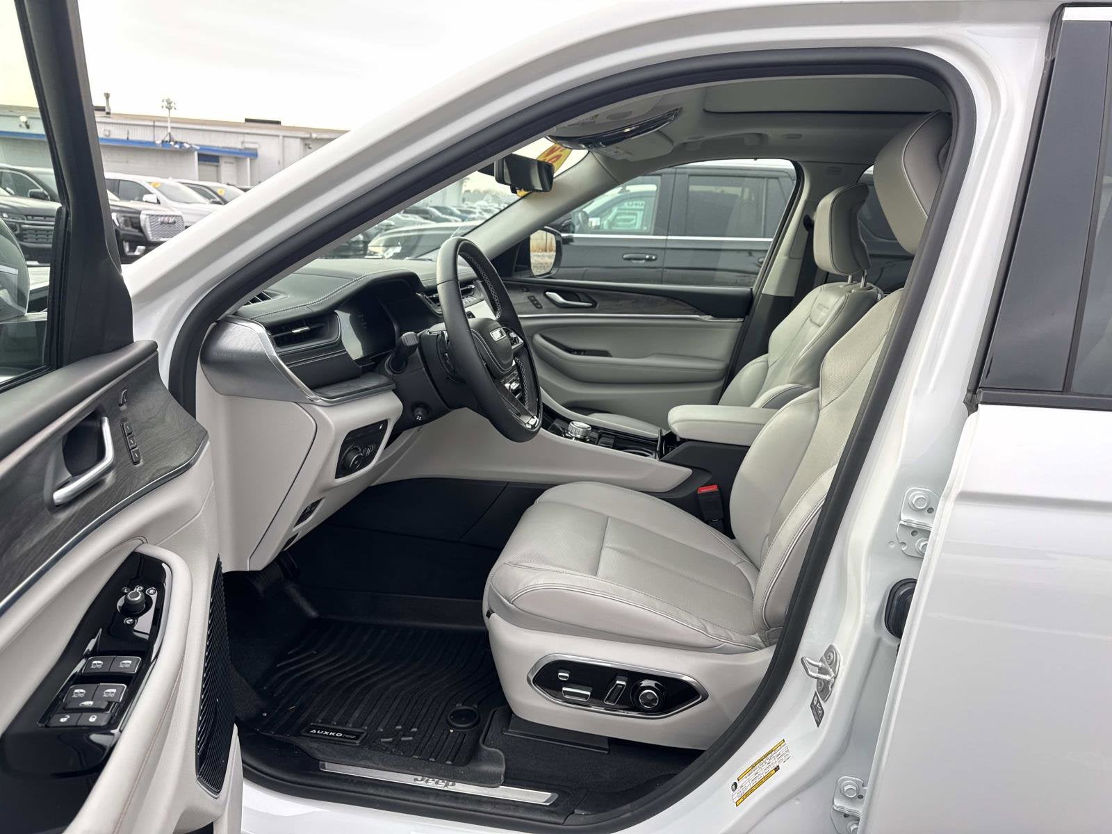 2022 Jeep Grand Cherokee 4xe Overland