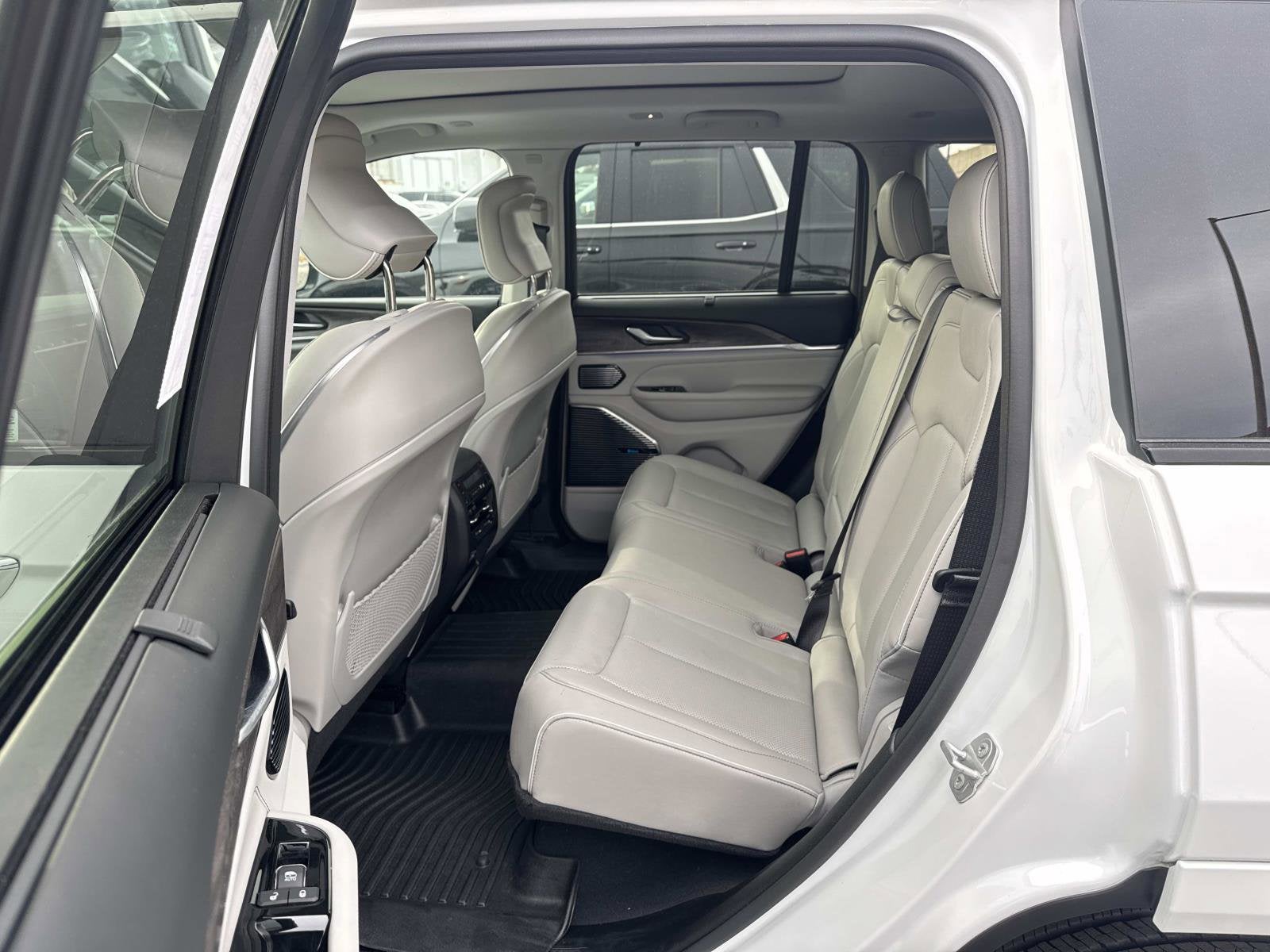 2022 Jeep Grand Cherokee 4xe Overland