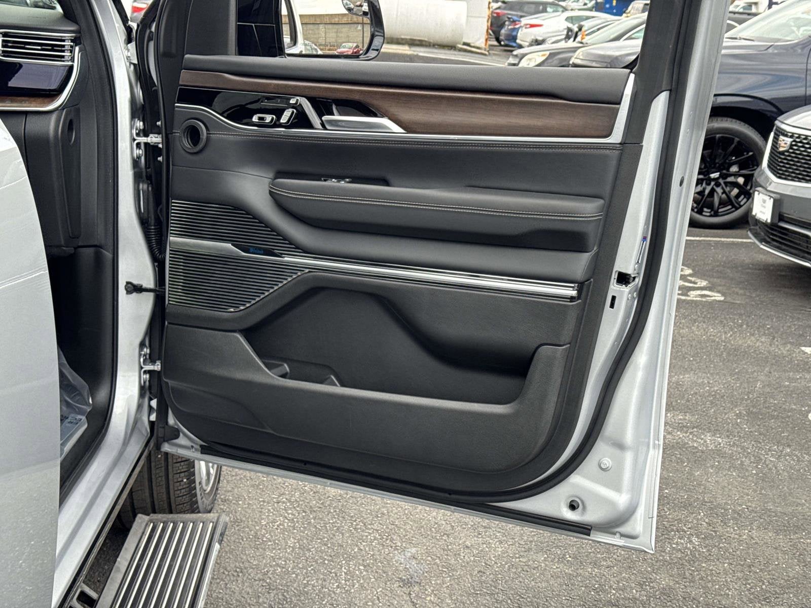 2024 Jeep Grand Wagoneer BASE