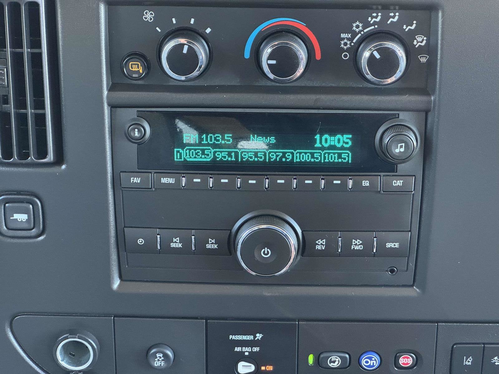 2025 Chevrolet Express Passenger 1LT