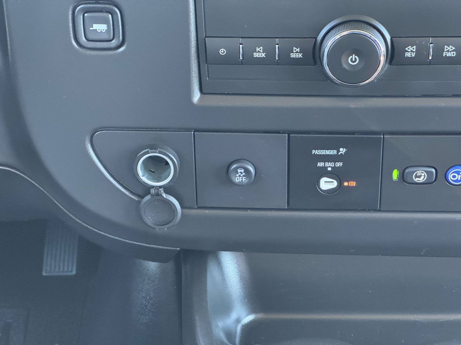 2025 Chevrolet Express Passenger 1LT