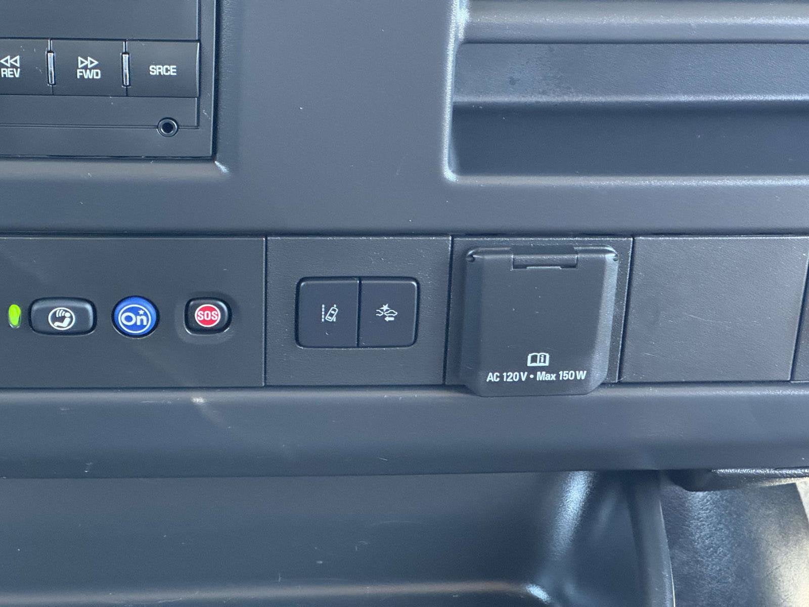 2025 Chevrolet Express Passenger 1LT