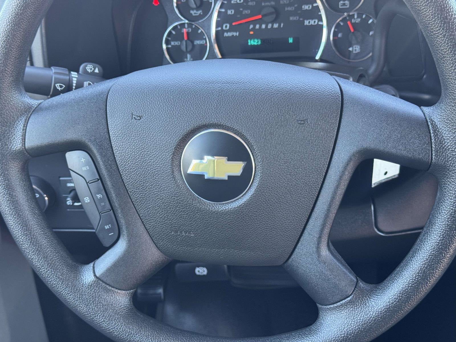2025 Chevrolet Express Passenger 1LT
