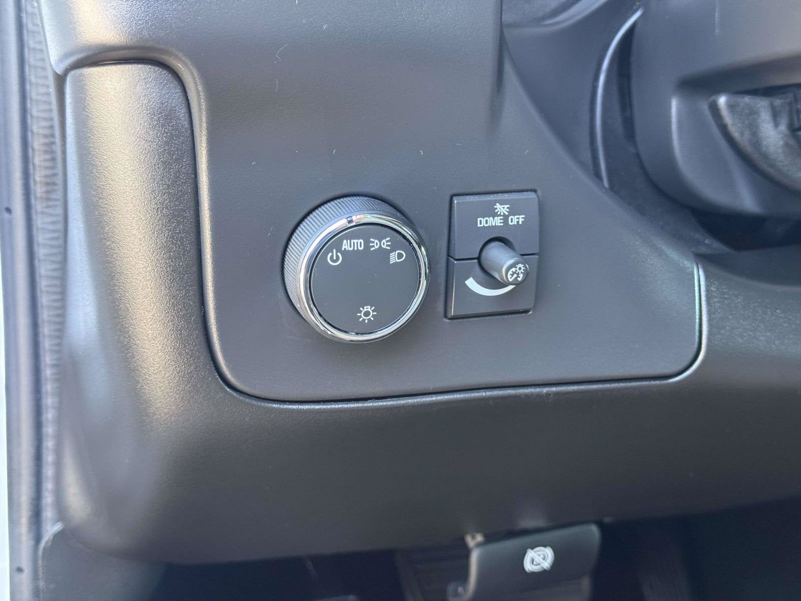 2025 Chevrolet Express Passenger 1LT