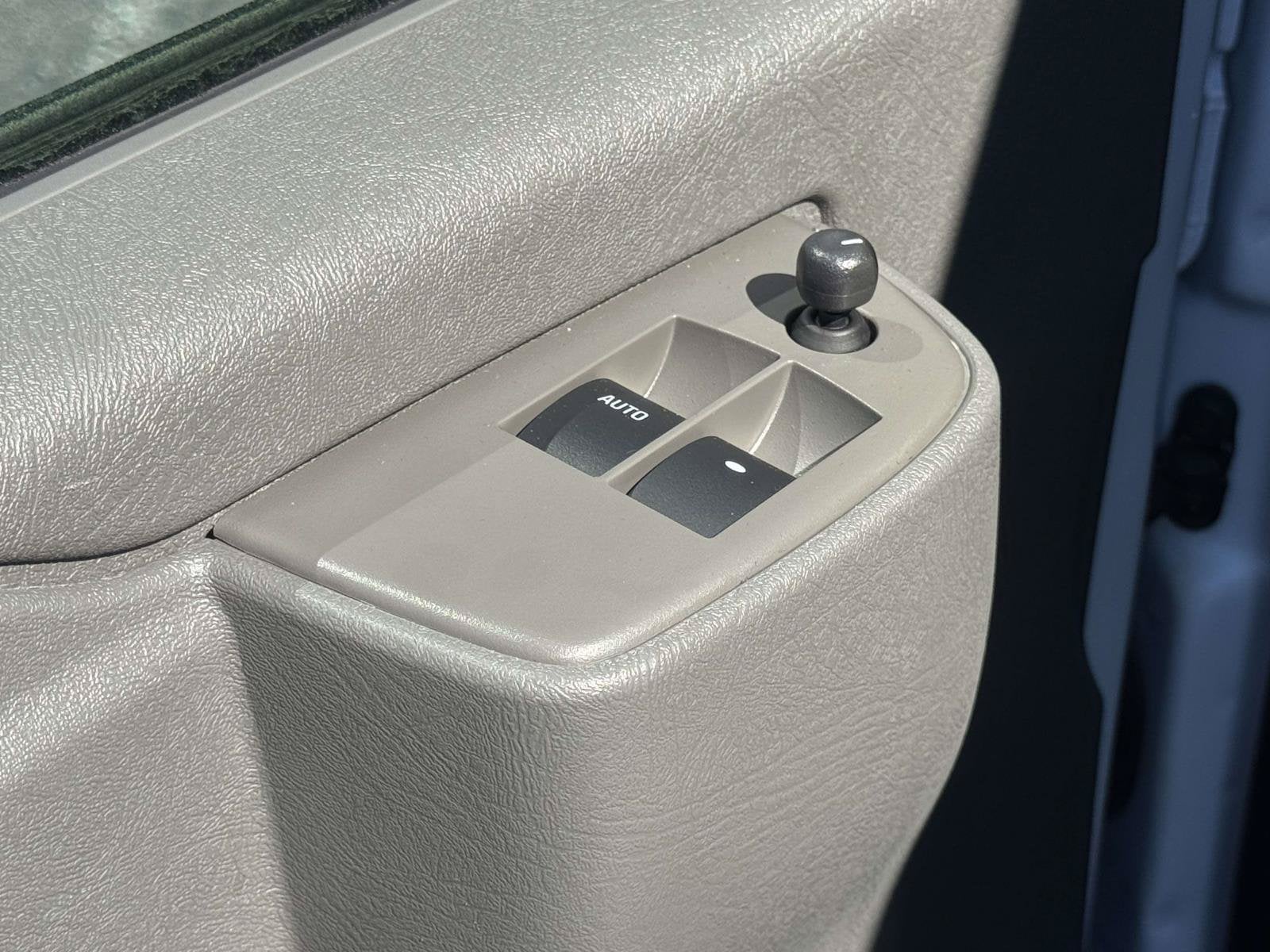 2025 Chevrolet Express Passenger 1LT