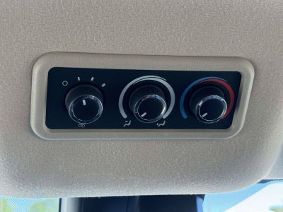 2025 Chevrolet Express Passenger 1LT