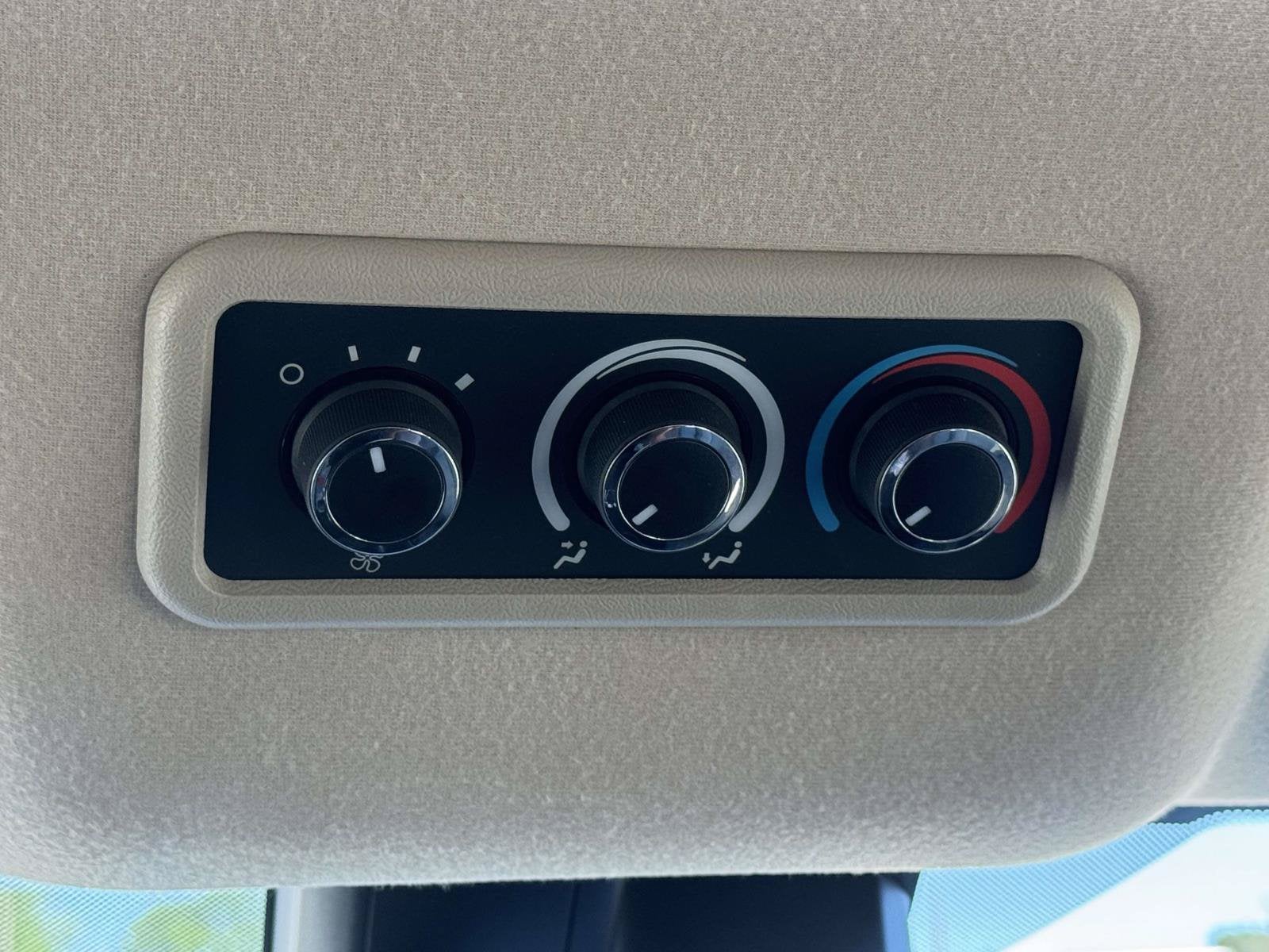 2025 Chevrolet Express Passenger 1LT