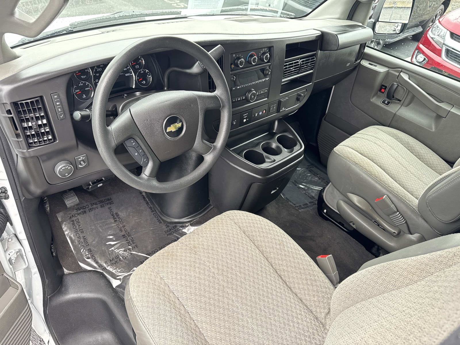 2024 Chevrolet Express Passenger 3500 1LT
