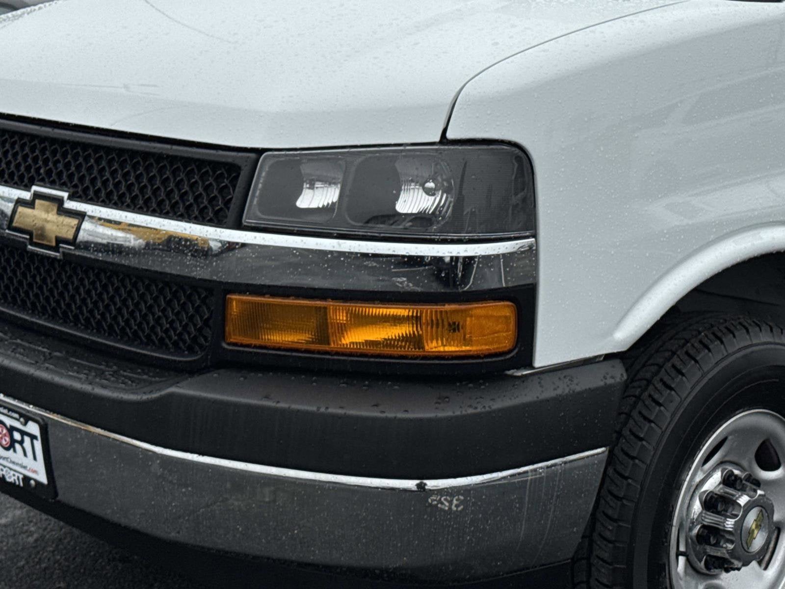 2024 Chevrolet Express Passenger 3500 1LT