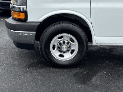 2024 Chevrolet Express Passenger 3500 1LT