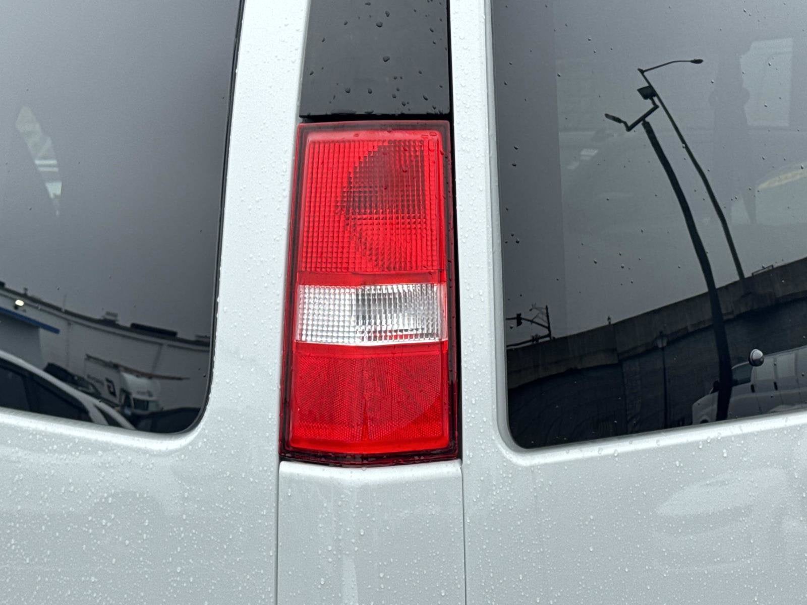 2024 Chevrolet Express Passenger 3500 1LT