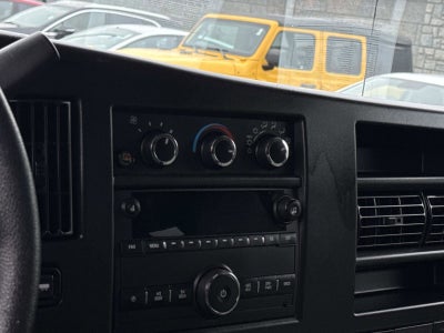 2024 Chevrolet Express Passenger 3500 1LT