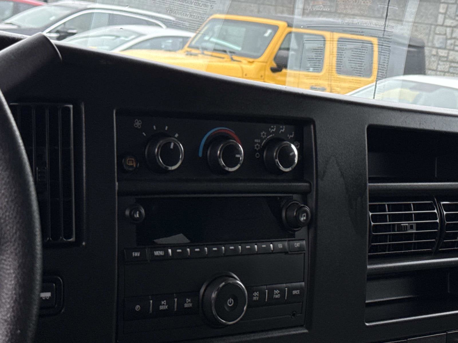 2024 Chevrolet Express Passenger 3500 1LT