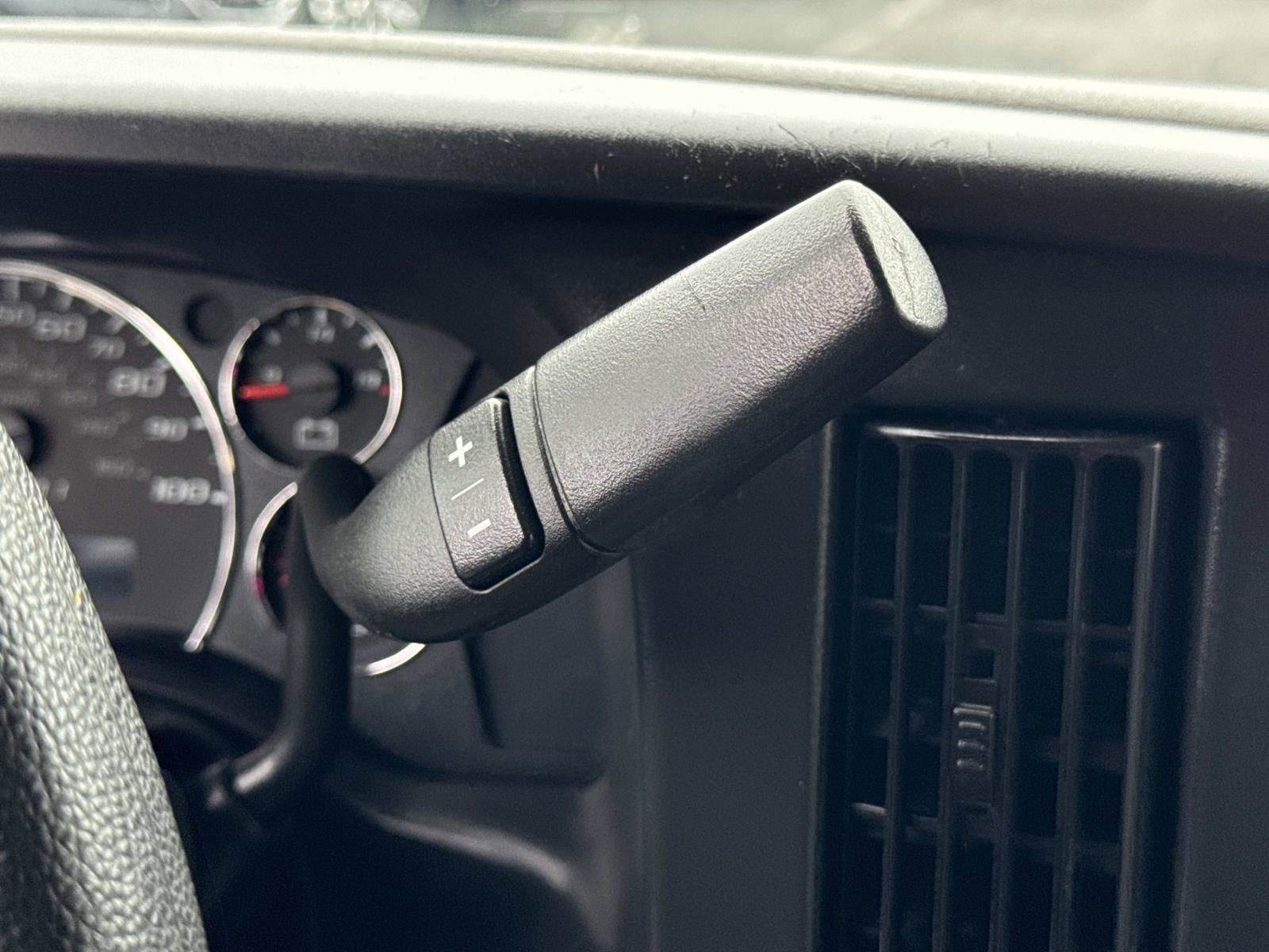 2024 Chevrolet Express Passenger 3500 1LT