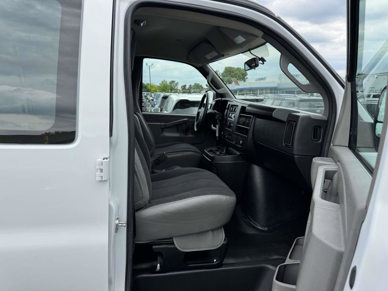 2024 Chevrolet Express Cargo 2500 WT