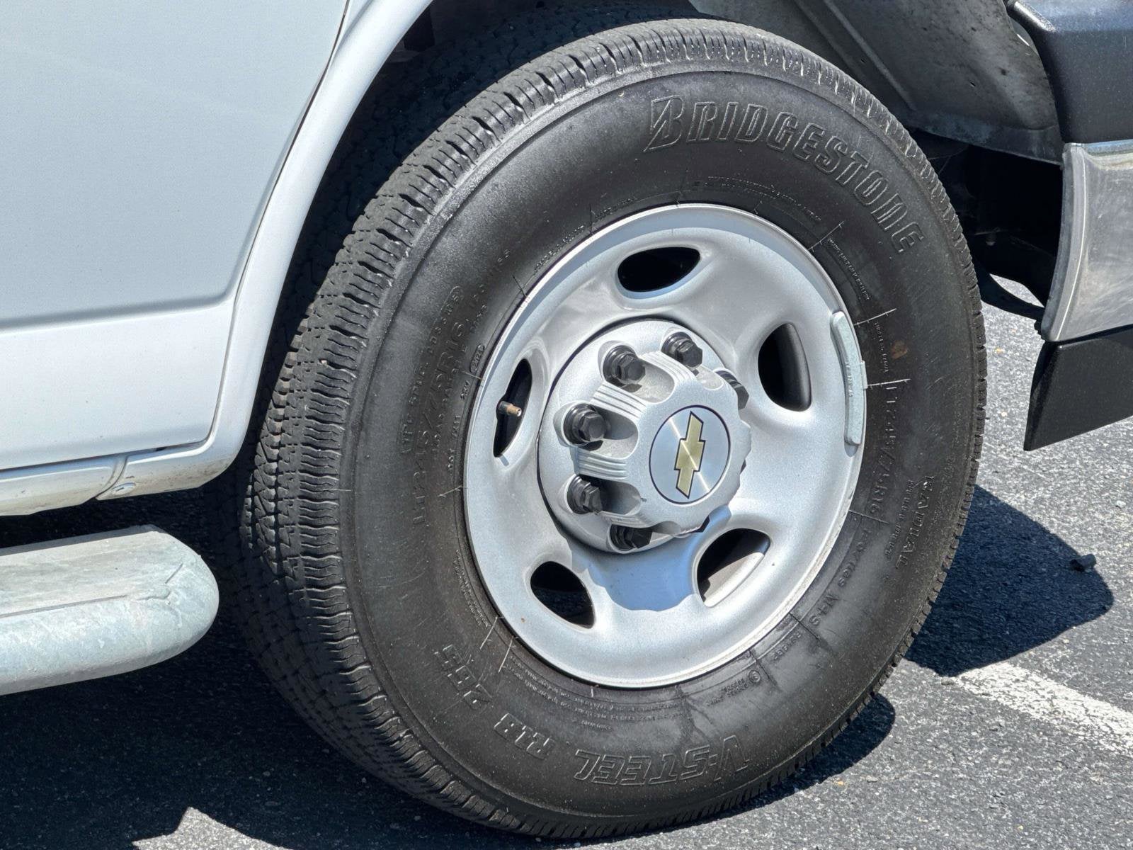 2024 Chevrolet Express Cargo 2500 WT