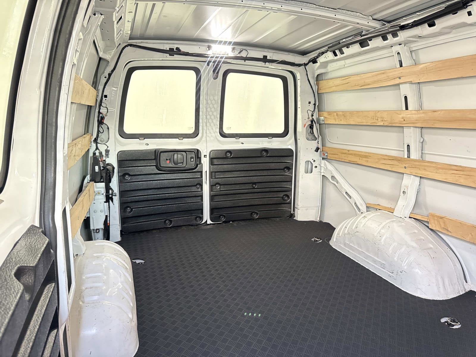 2024 Chevrolet Express Cargo 2500 WT