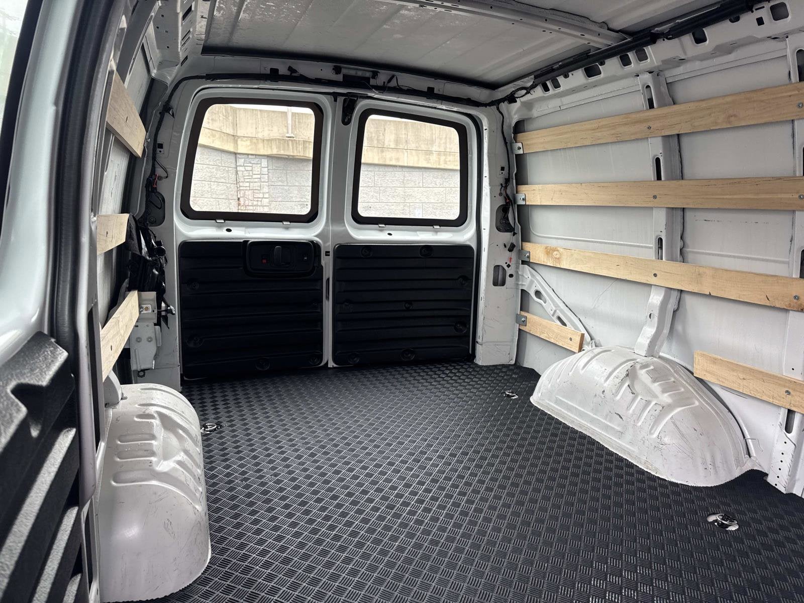 2024 Chevrolet Express Cargo 2500 WT