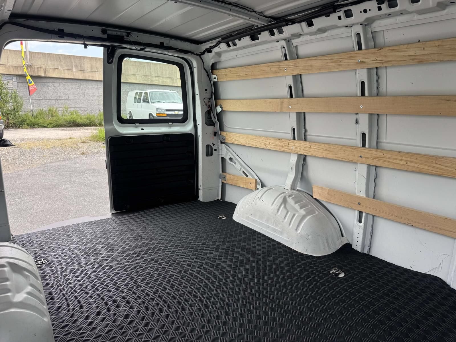 2024 Chevrolet Express Cargo 2500 WT