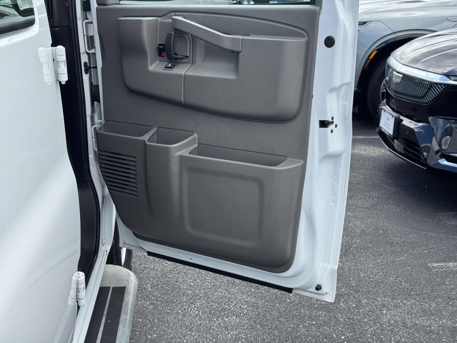 2025 Chevrolet Express Cargo WT