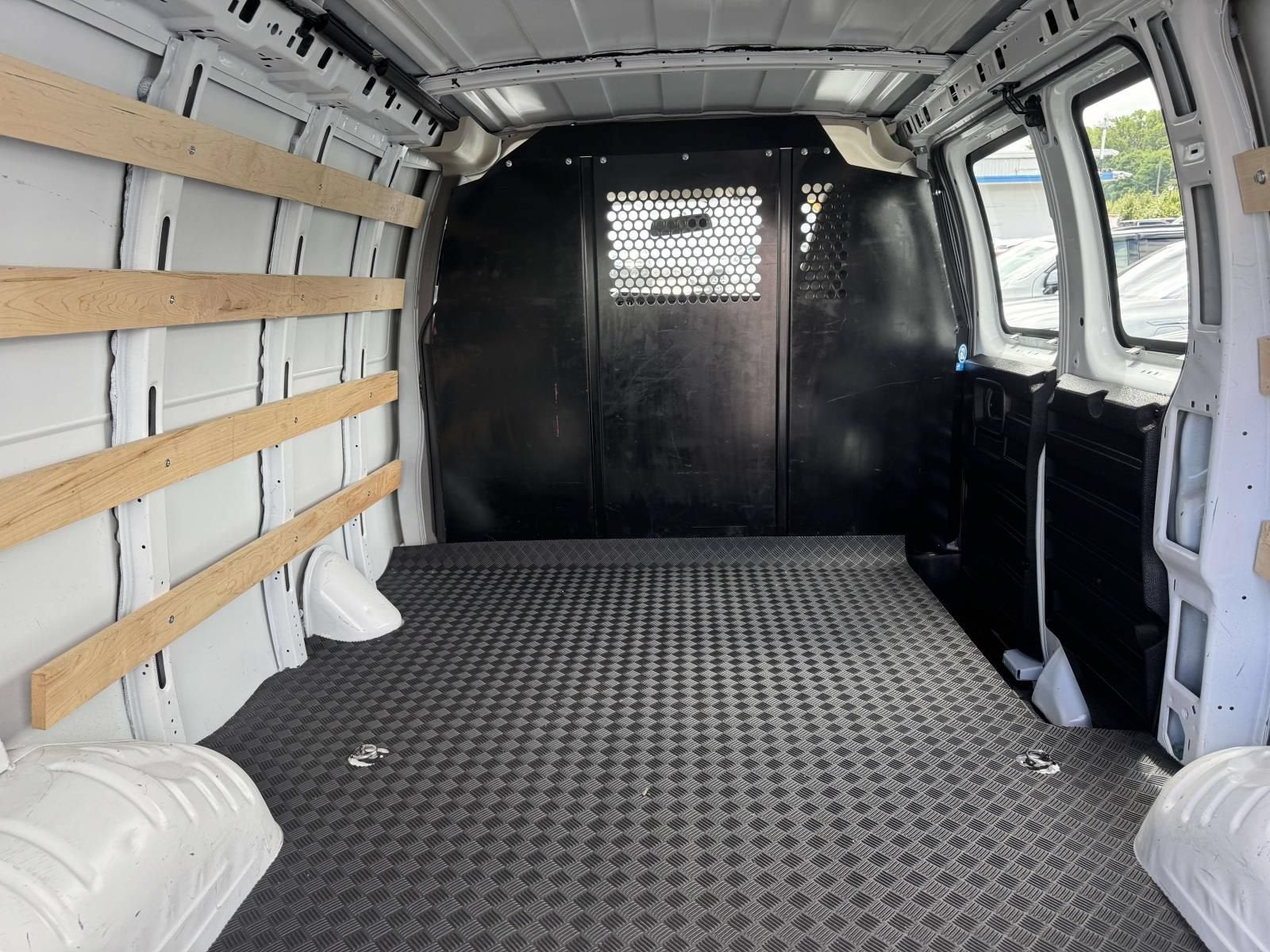 2025 Chevrolet Express Cargo WT