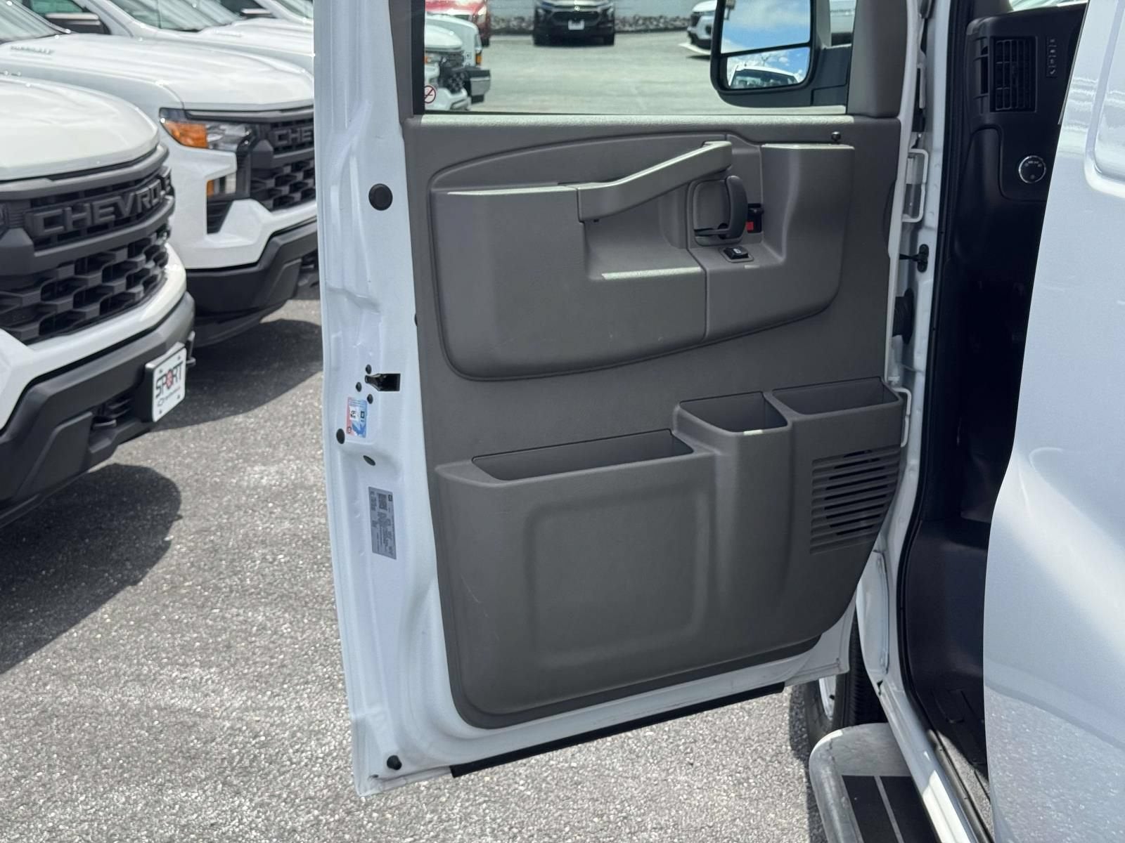 2025 Chevrolet Express Cargo WT