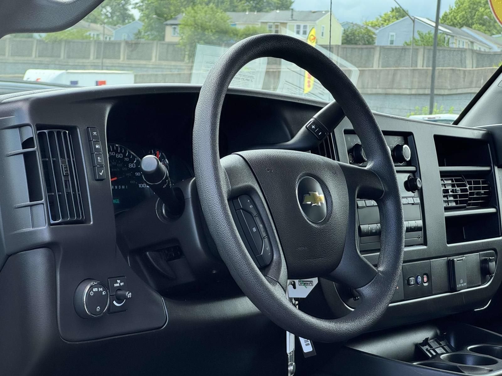 2025 Chevrolet Express Cargo WT