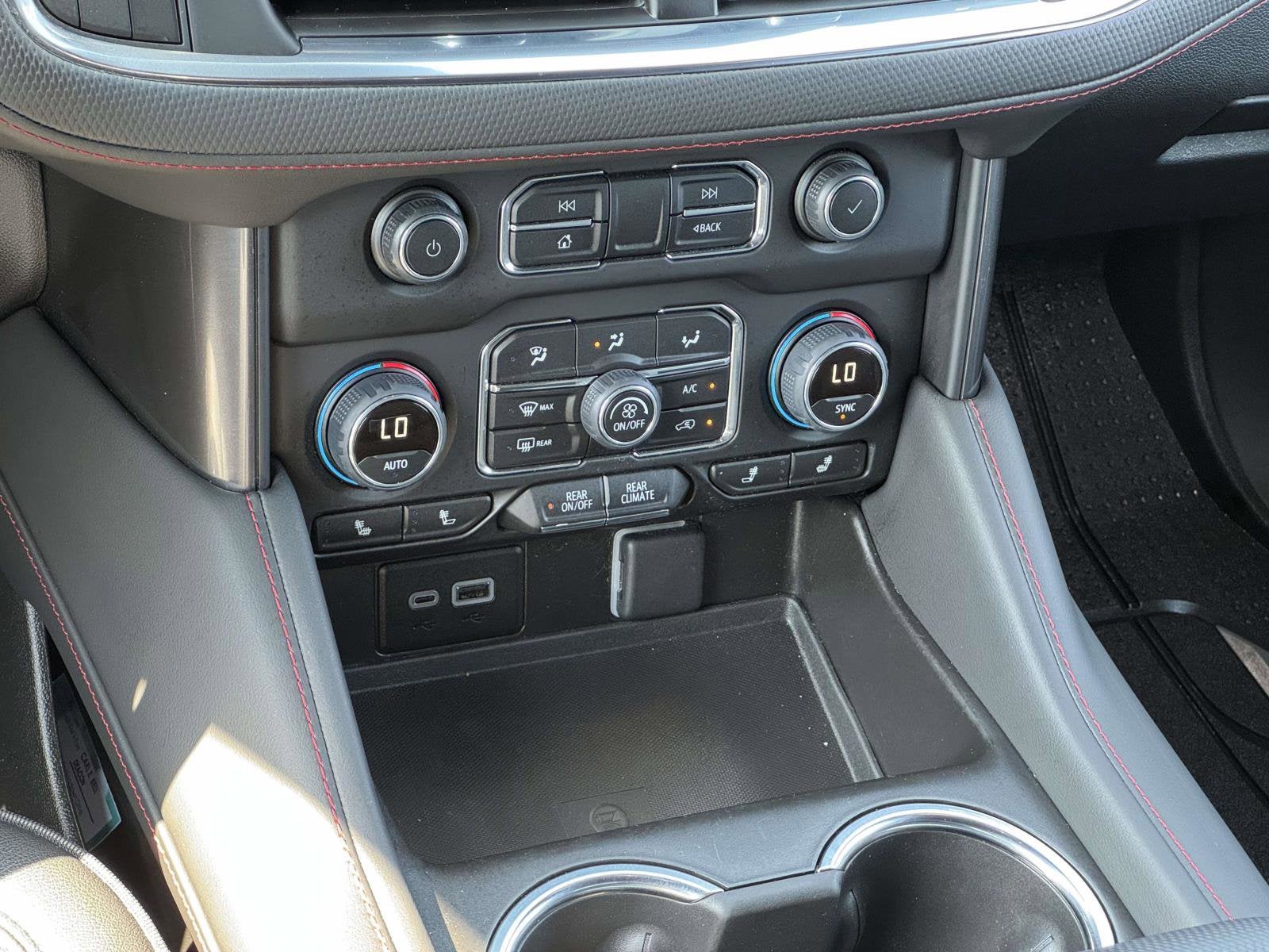 2024 Chevrolet Suburban RST