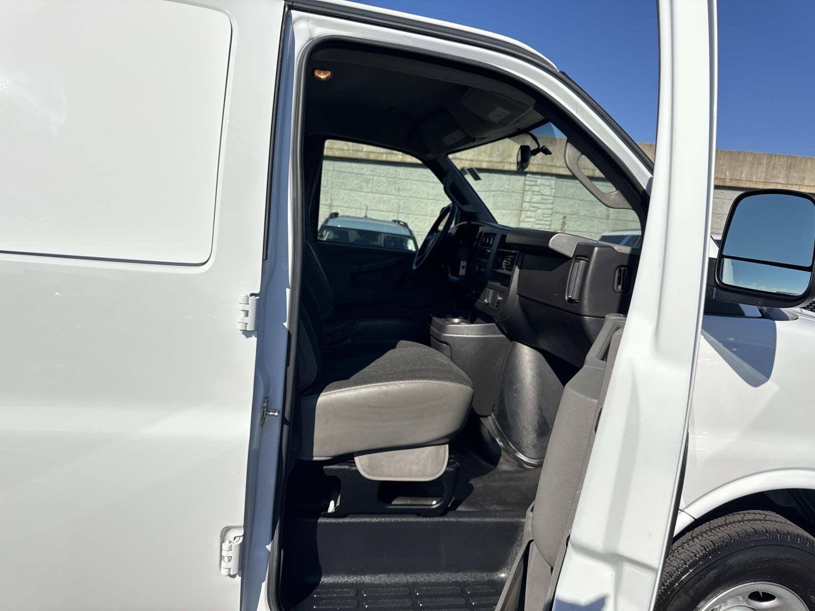 2023 GMC Savana Cargo 2500 Work Van
