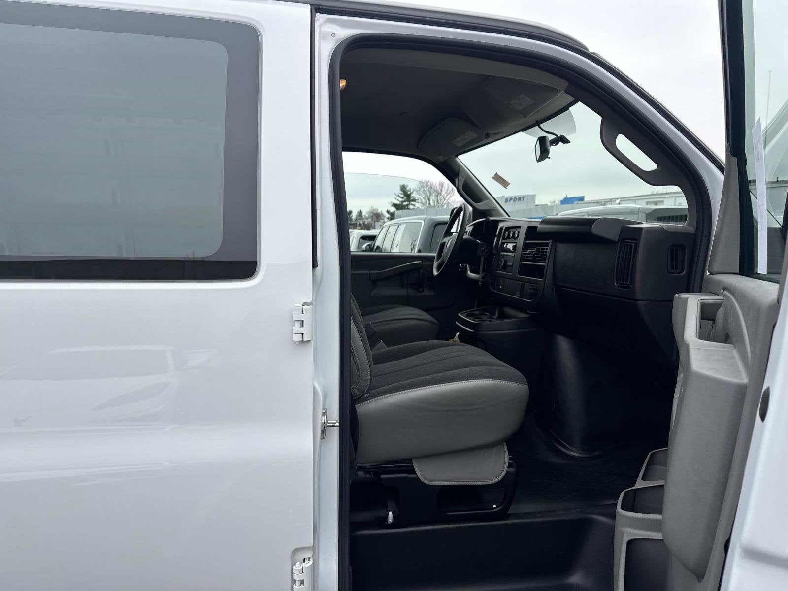 2024 GMC Savana Cargo 2500 Work Van