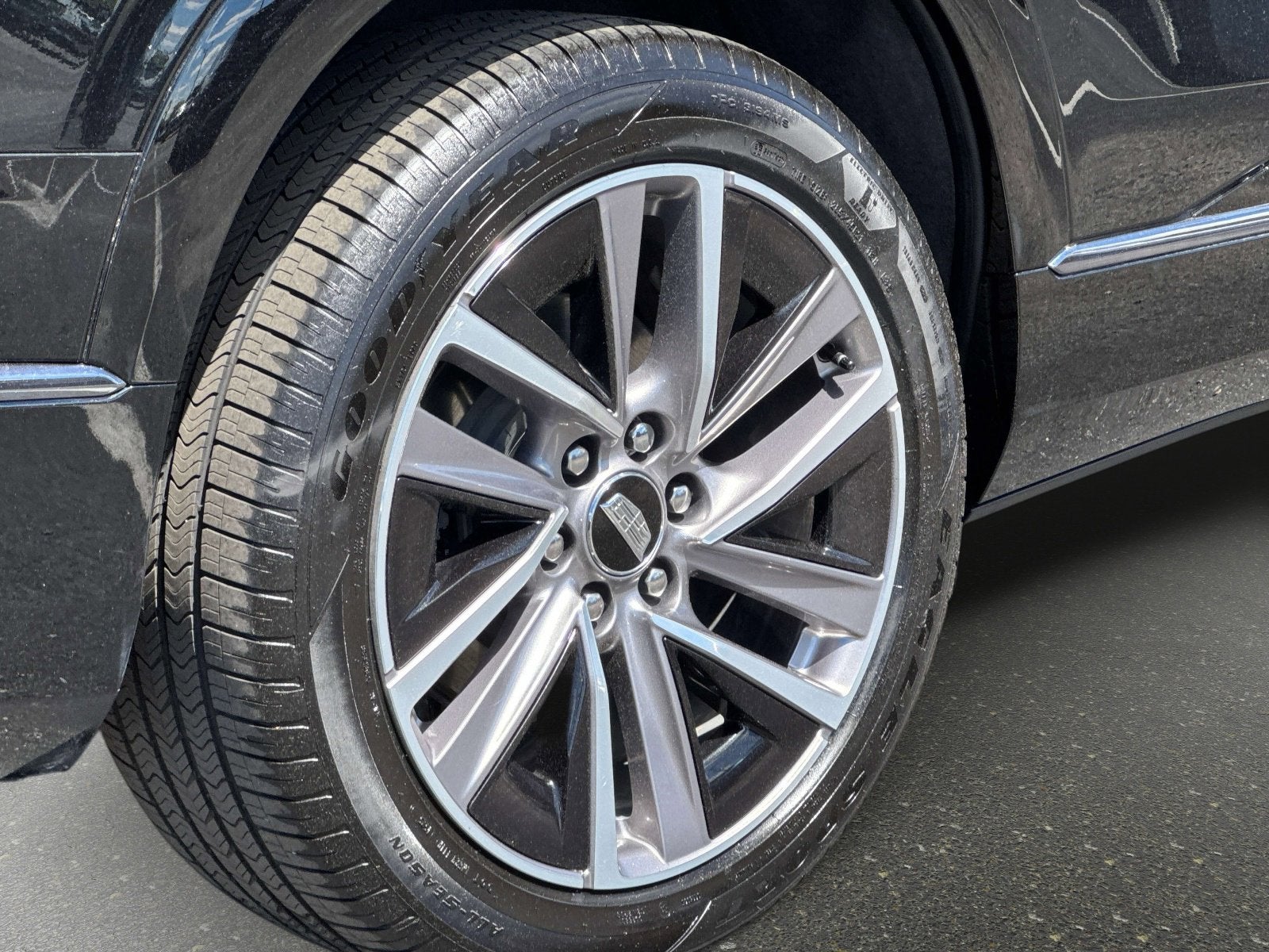 2026 Cadillac VISTIQ Sport
