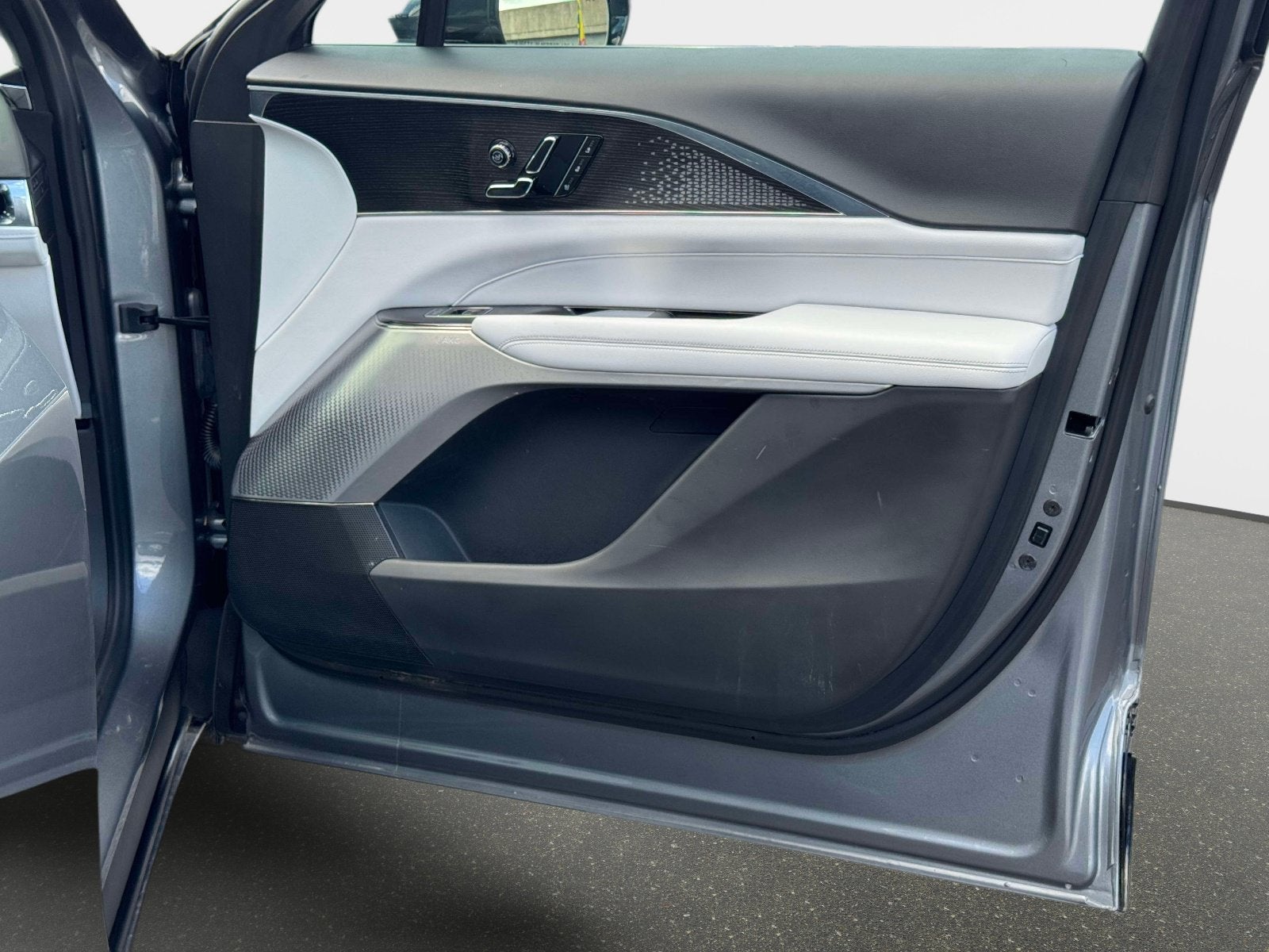 2023 Cadillac LYRIQ Luxury