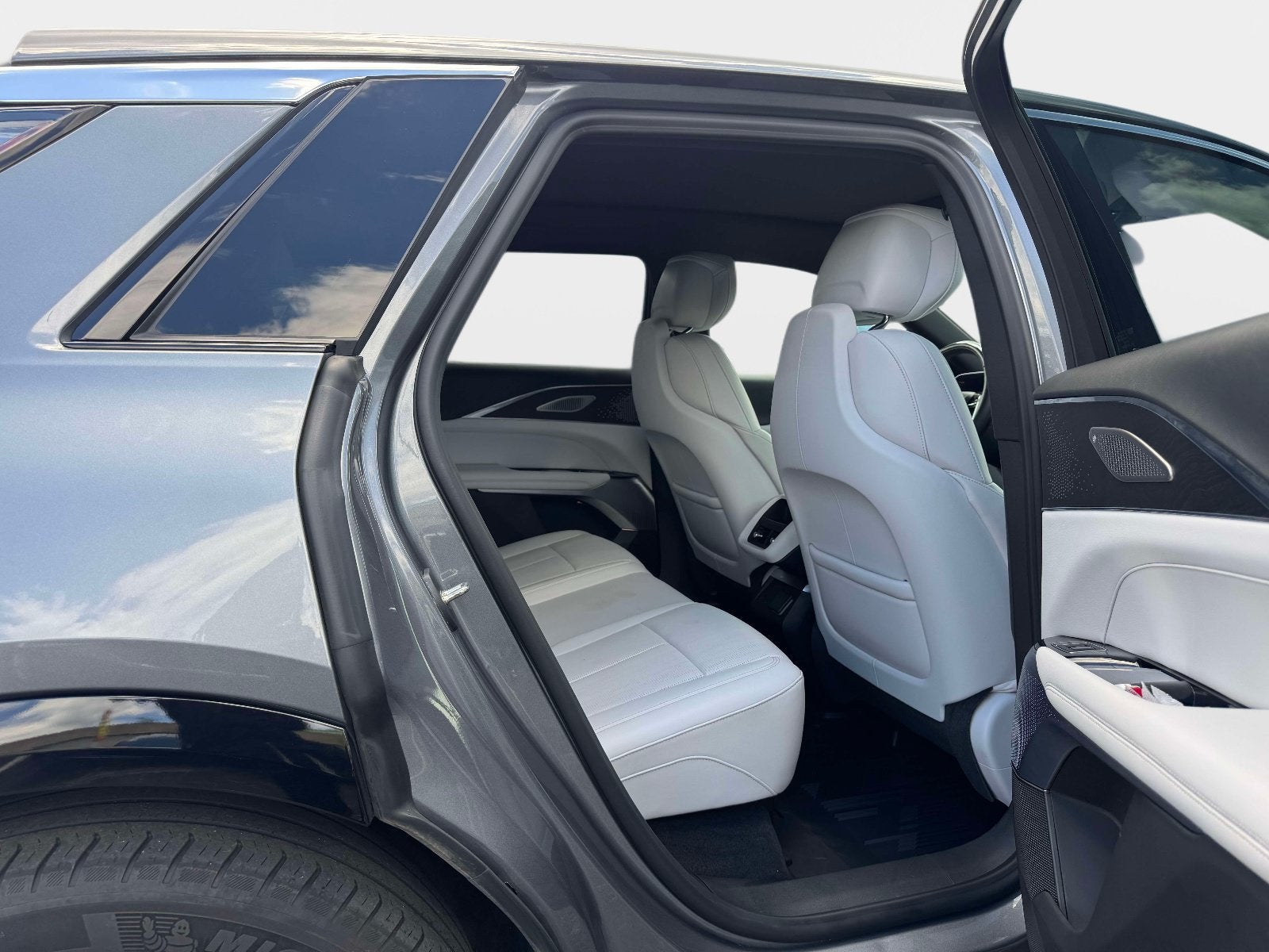 2023 Cadillac LYRIQ Luxury