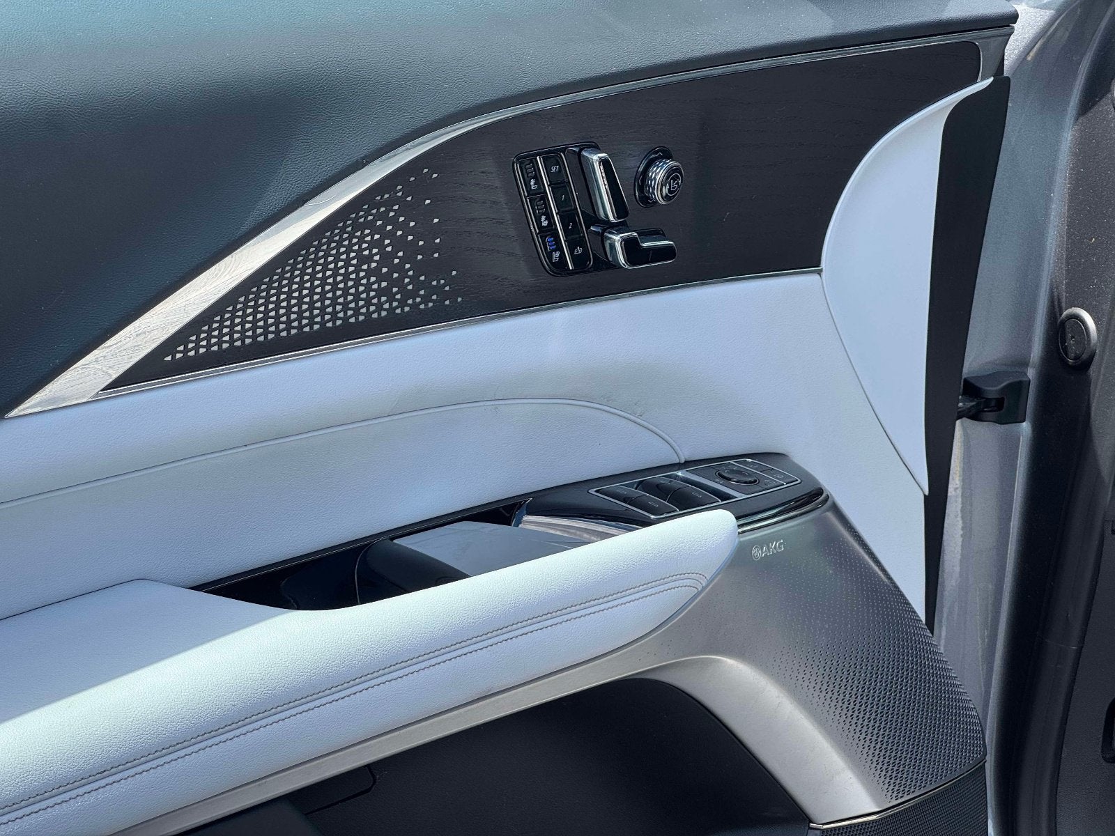 2023 Cadillac LYRIQ Luxury