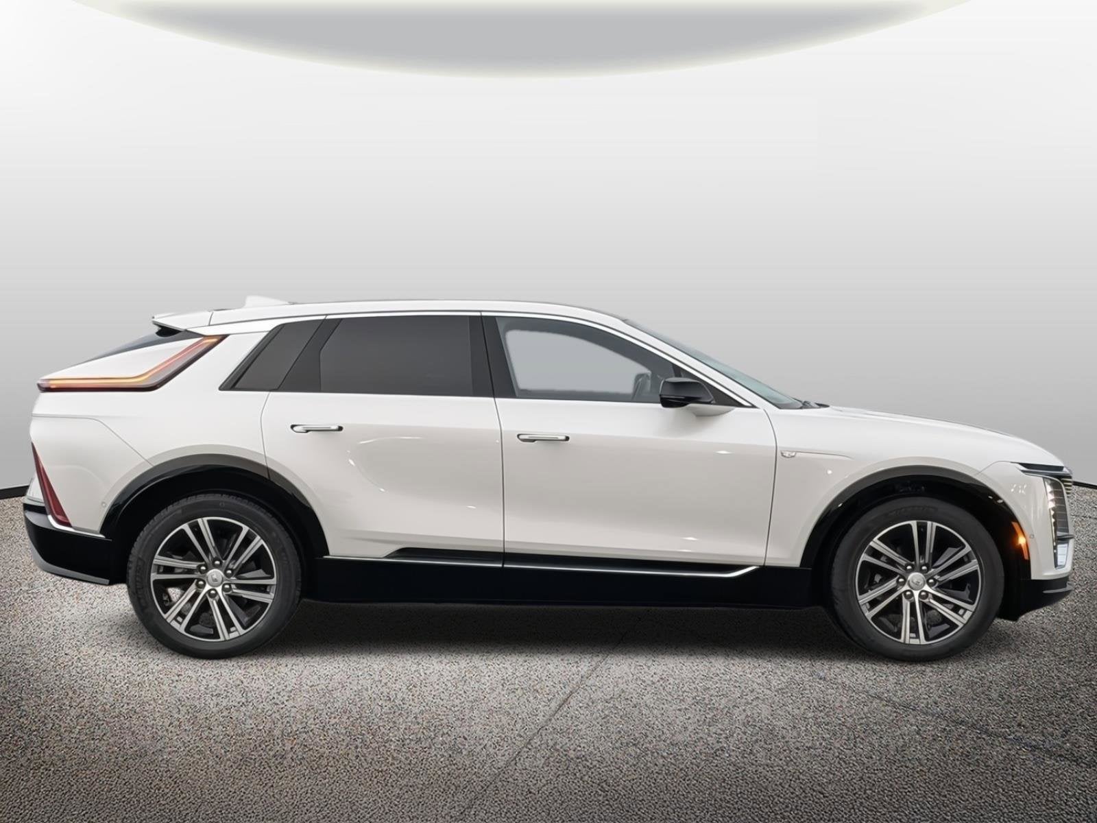 2025 Cadillac LYRIQ Luxury 1