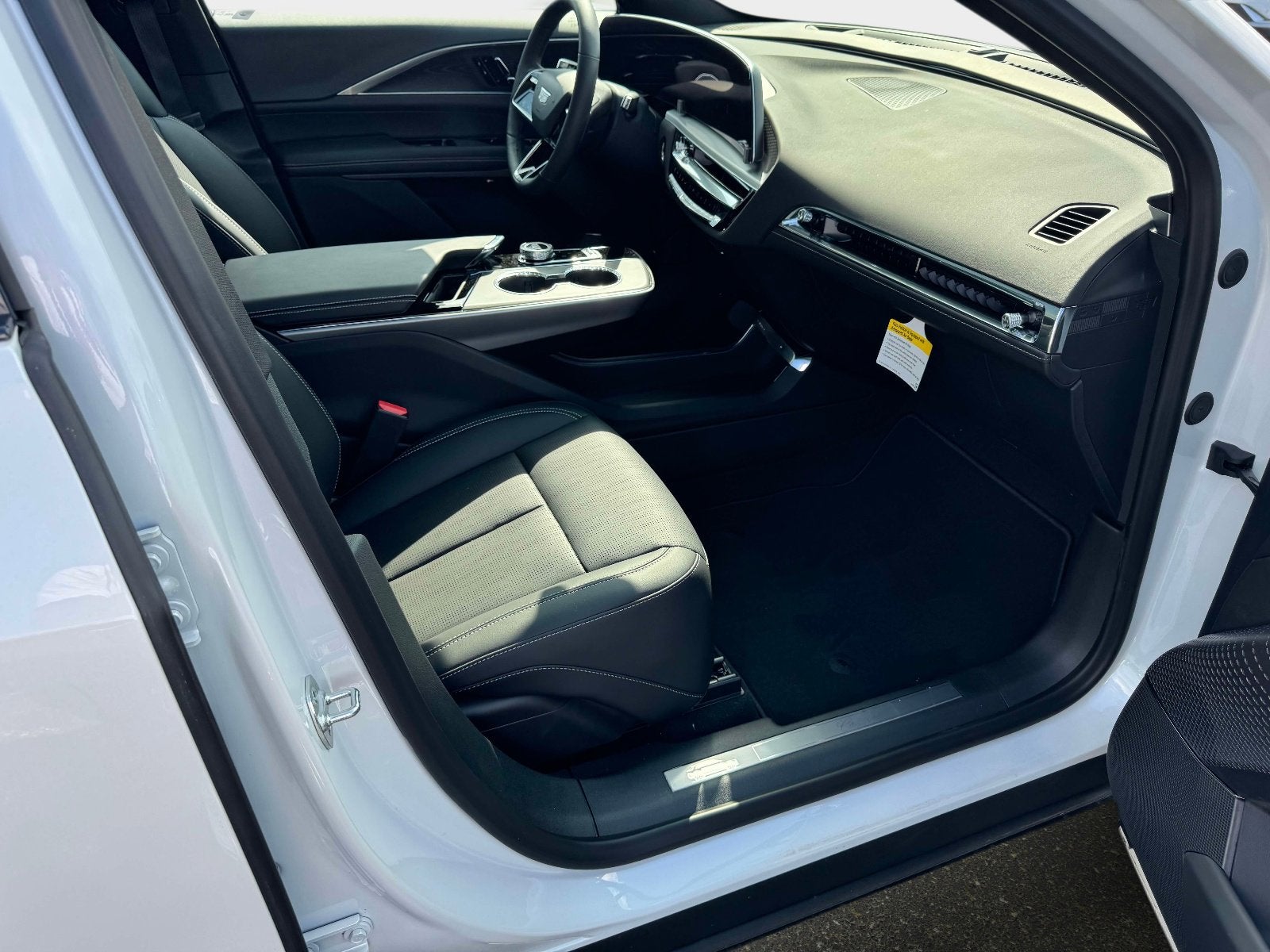 2025 Cadillac LYRIQ Luxury 1