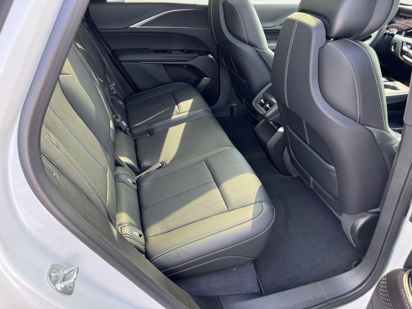 2025 Cadillac LYRIQ Luxury 1