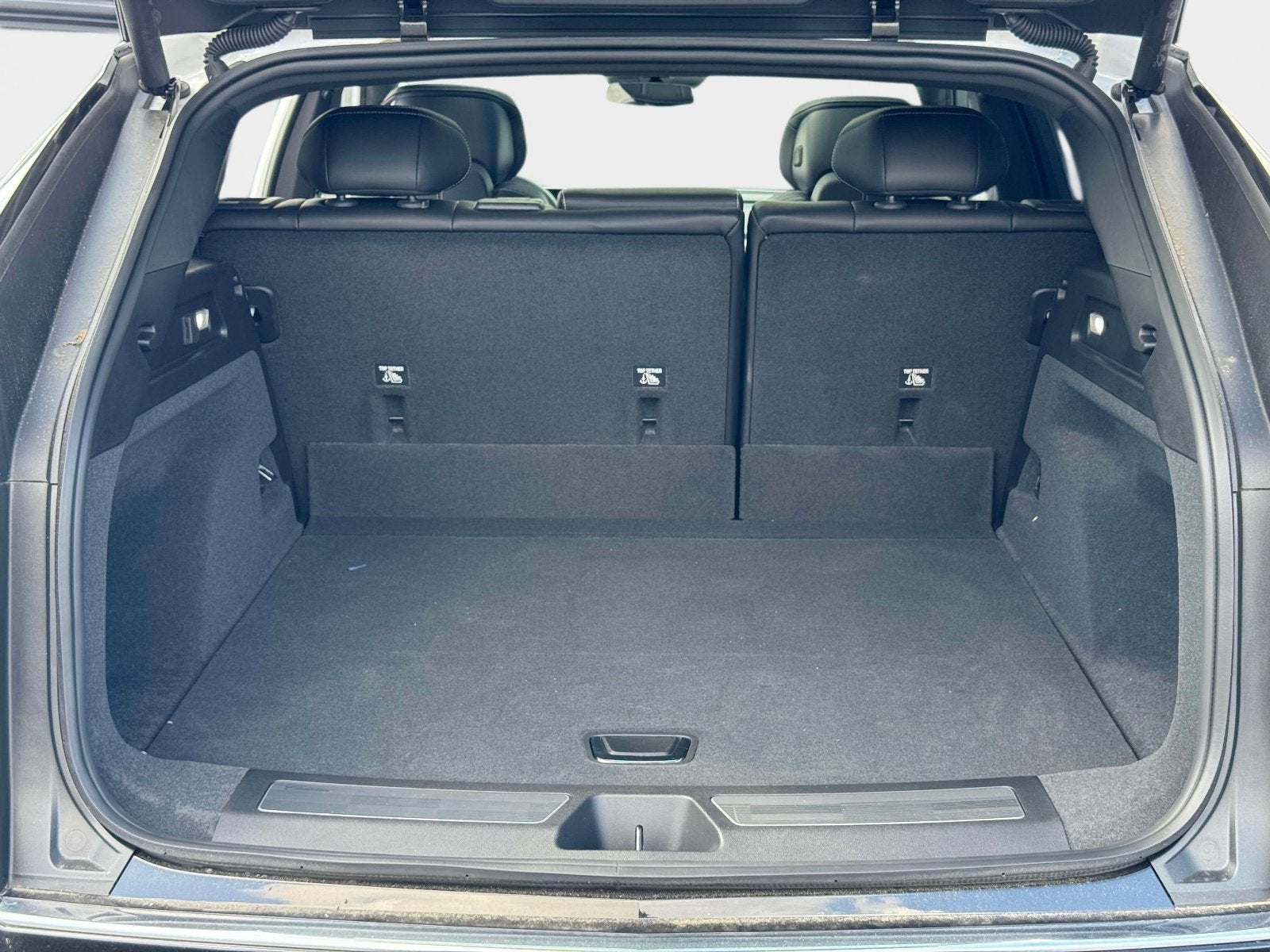 2025 Cadillac LYRIQ Luxury 1