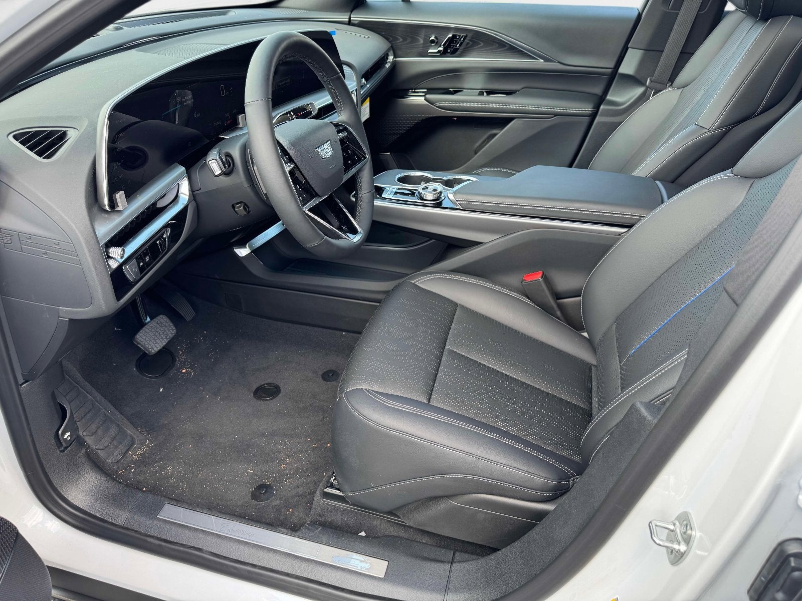 2025 Cadillac LYRIQ Luxury 1