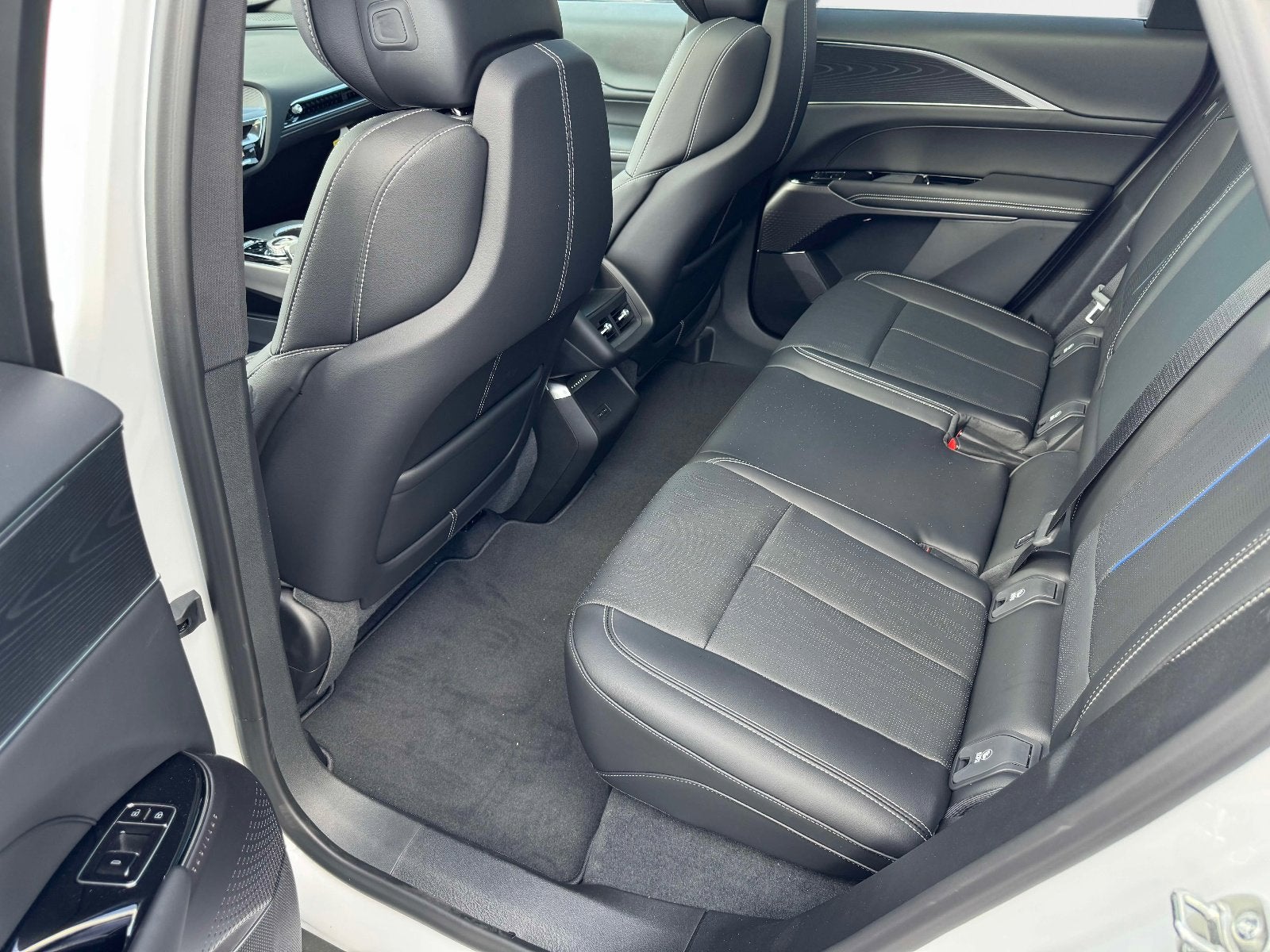 2025 Cadillac LYRIQ Luxury 1