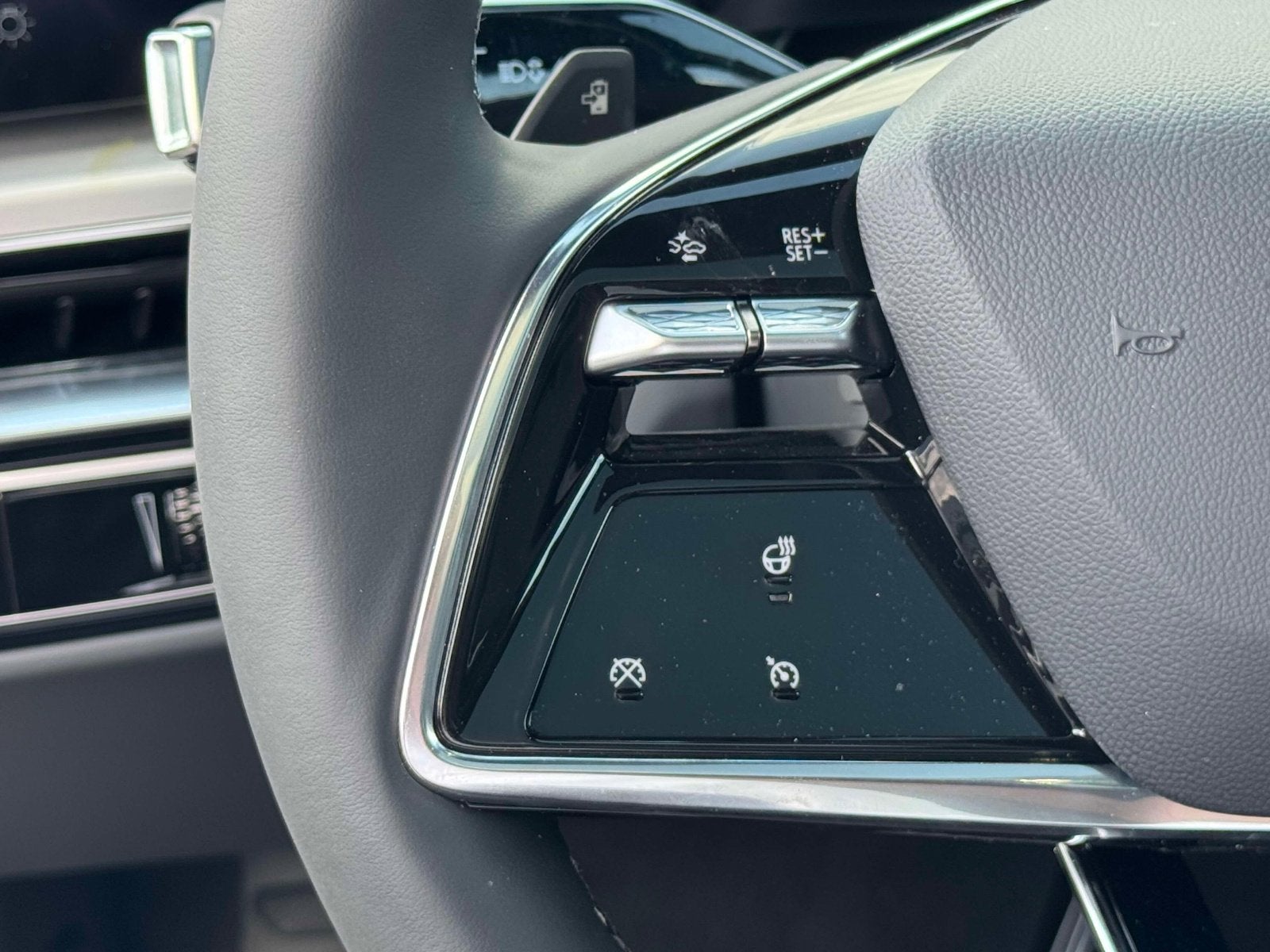 2025 Cadillac LYRIQ Luxury 1