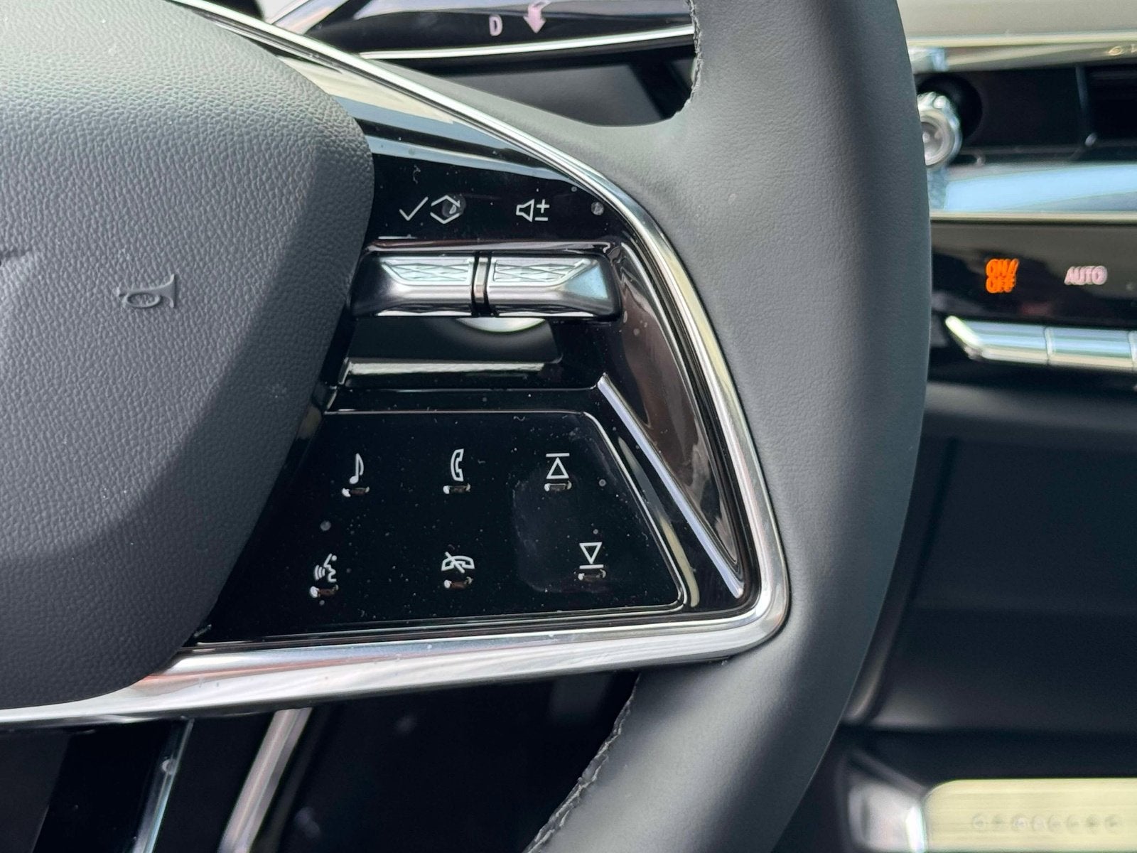 2025 Cadillac LYRIQ Luxury 1