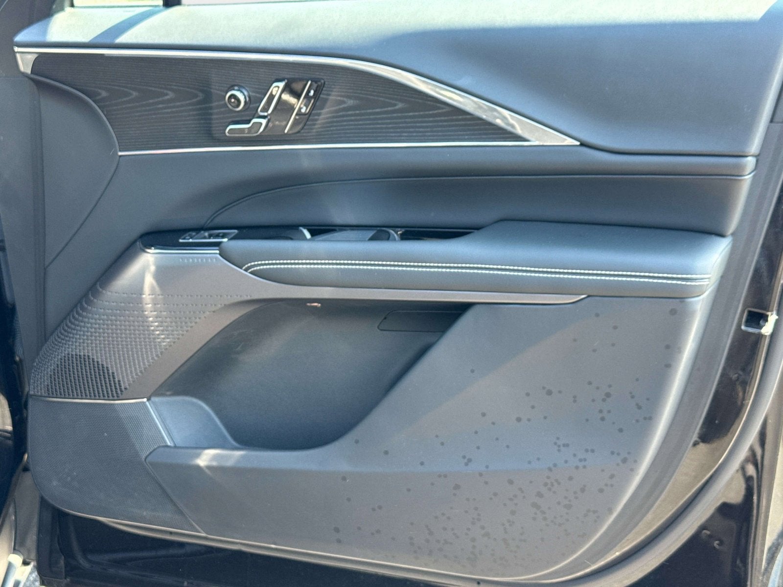 2024 Cadillac LYRIQ Luxury 1