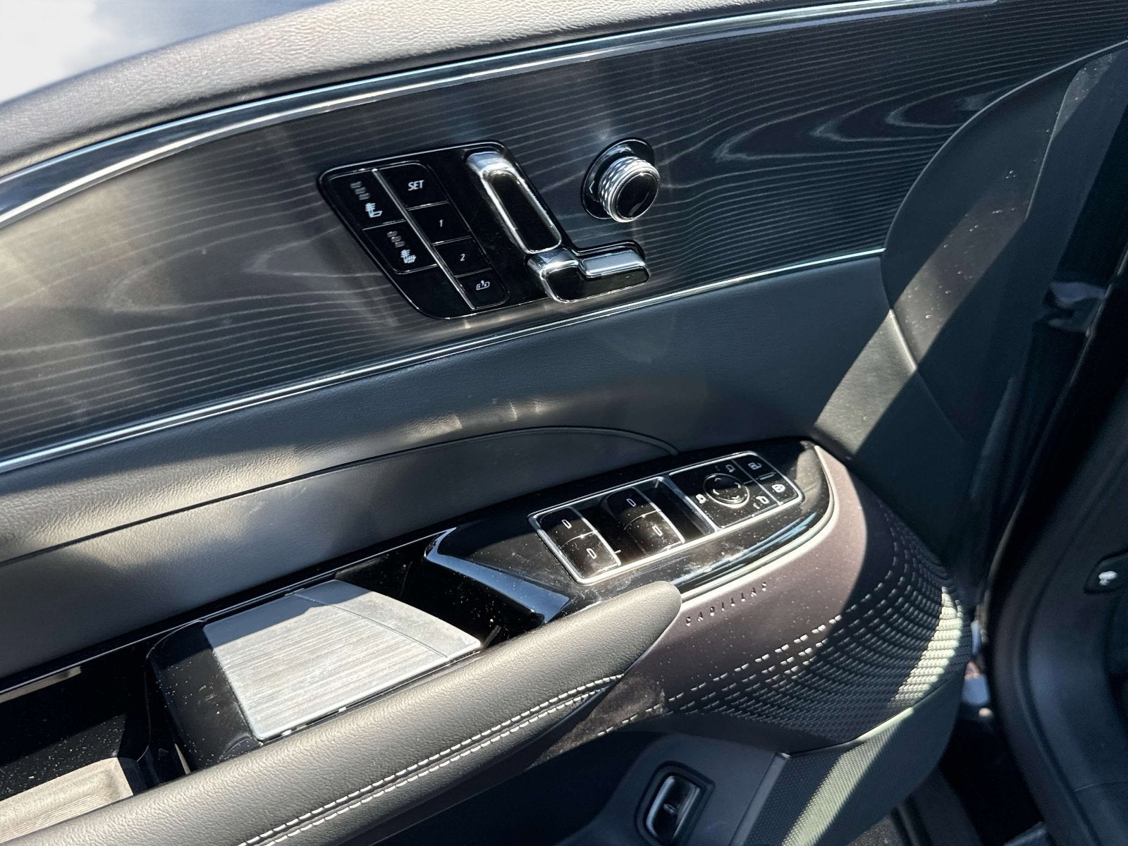 2024 Cadillac LYRIQ Luxury 1