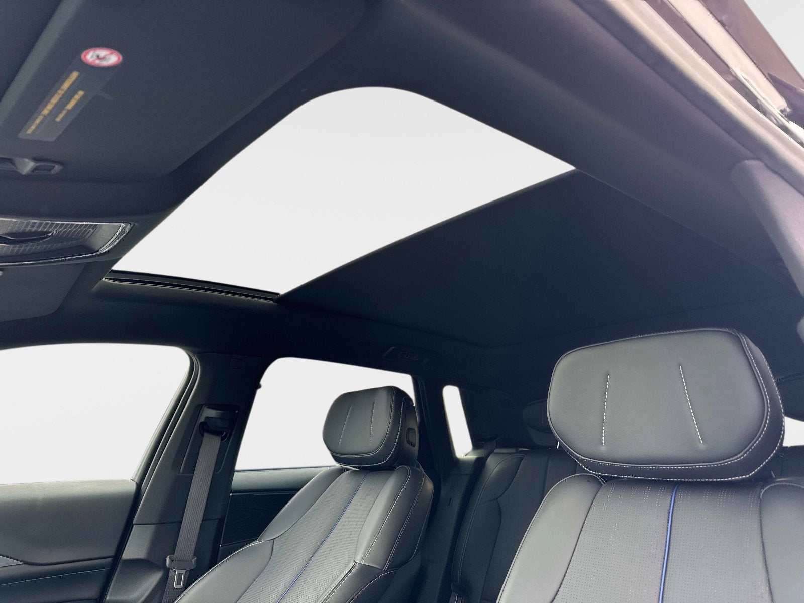 2024 Cadillac LYRIQ Luxury 1