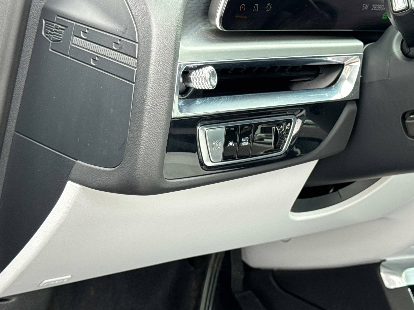 2024 Cadillac LYRIQ Luxury 1