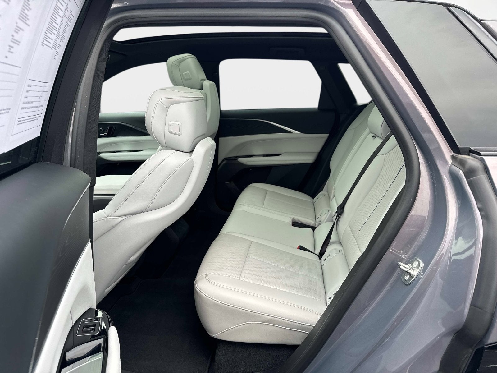 2024 Cadillac LYRIQ Luxury 1