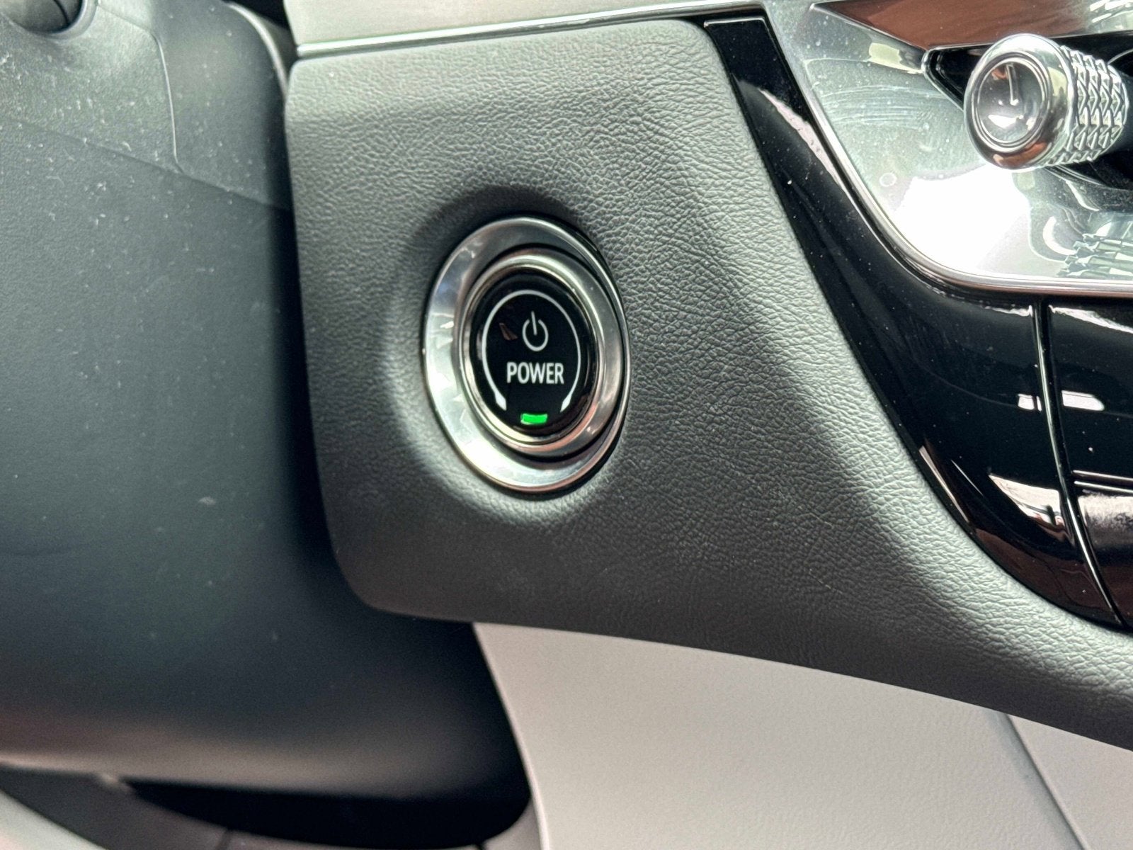 2024 Cadillac LYRIQ Luxury 1