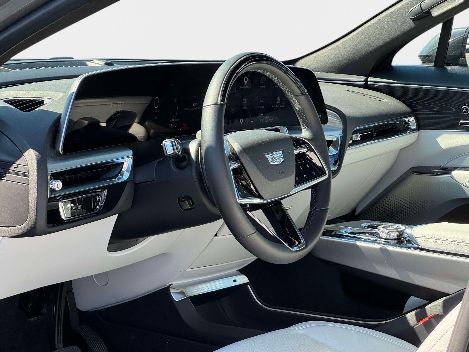 2024 Cadillac LYRIQ Luxury 2