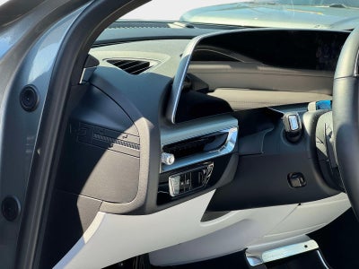 2024 Cadillac LYRIQ Luxury 2